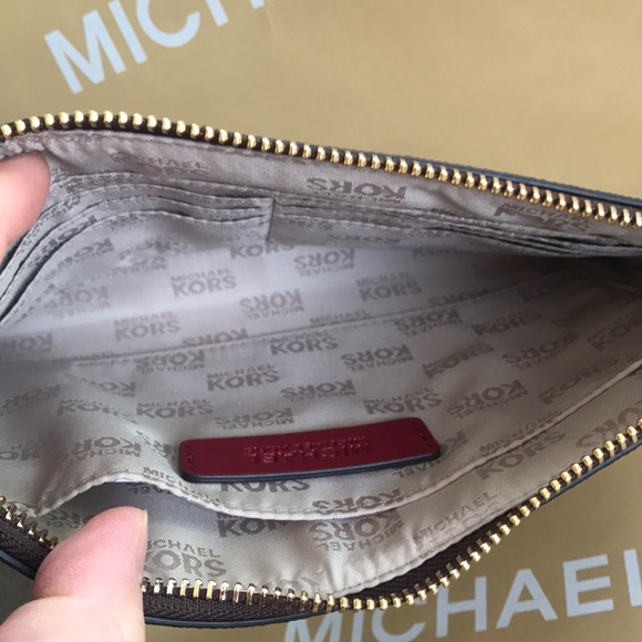 FREE 💯🆕mk zip clutch🆕heart/brown cherry color - Picture 7 of 8
